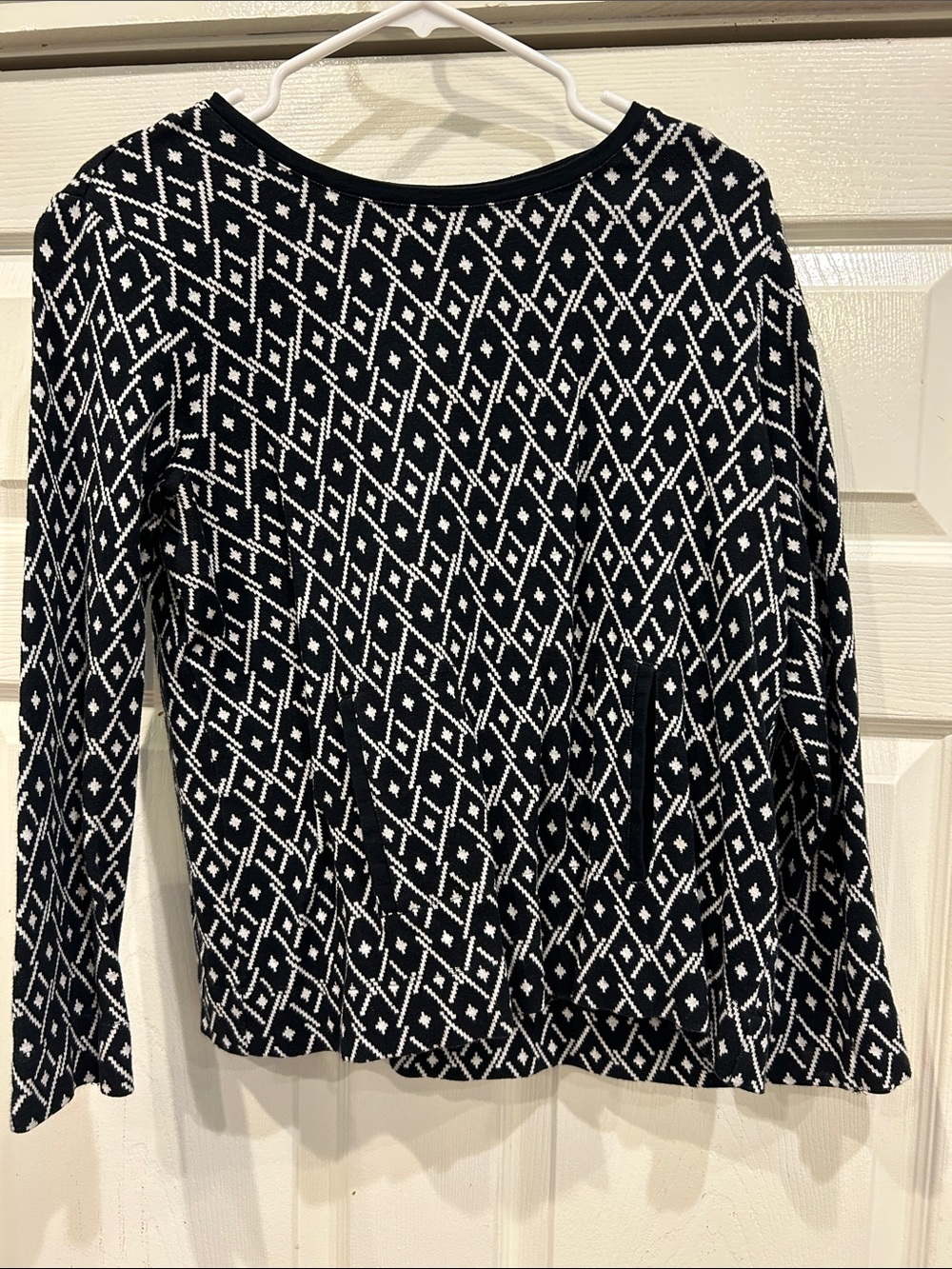 J Jill Black & White Geometric Long-Sleeve Women's Top